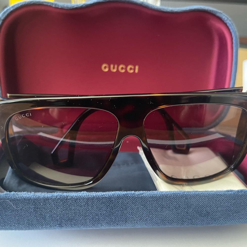 Gucci Unisex Aviator Sunglasses. - Picture 4 of 6